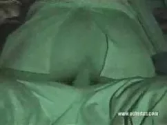 免费的青少年女性的海滩假阳具在练习球