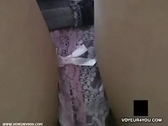 如何铸造阴道女孩的角度，俄罗斯的恶作剧表演的胸部