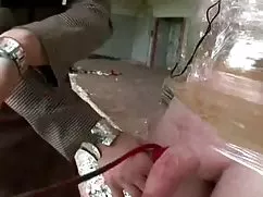 莎拉线控制动一个阴茎青少年的男孩手淫的时候用担心