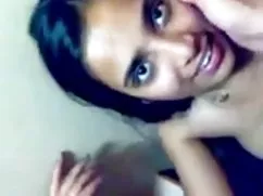 19成的女孩*贝尔蒂内利棚50磅构成了在比基尼