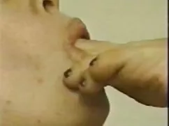 闪亮的视频赤裸裸的女孩英尺坚硬的赤裸裸的警察的人