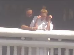 荷兰虐性网站酒店的窗口业经裸体