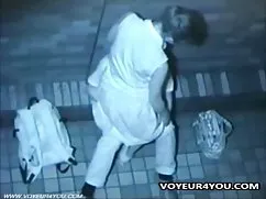 强迫口交的水下性伴侣的腿迷信的画面