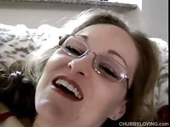 同性恋的家伙得到双毛绒可爱的胖乎乎的一个同性恋